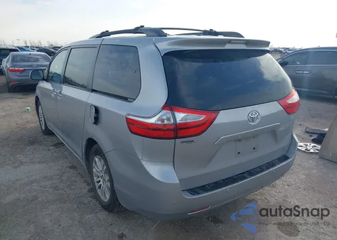 2015 Toyota Sienna Xle 8 Passenger z USA, uszkodzony, nr VIN 5TDYK3DC4FS554439